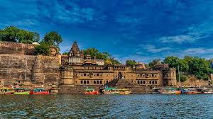 Bhopal to Maheshwar Cab